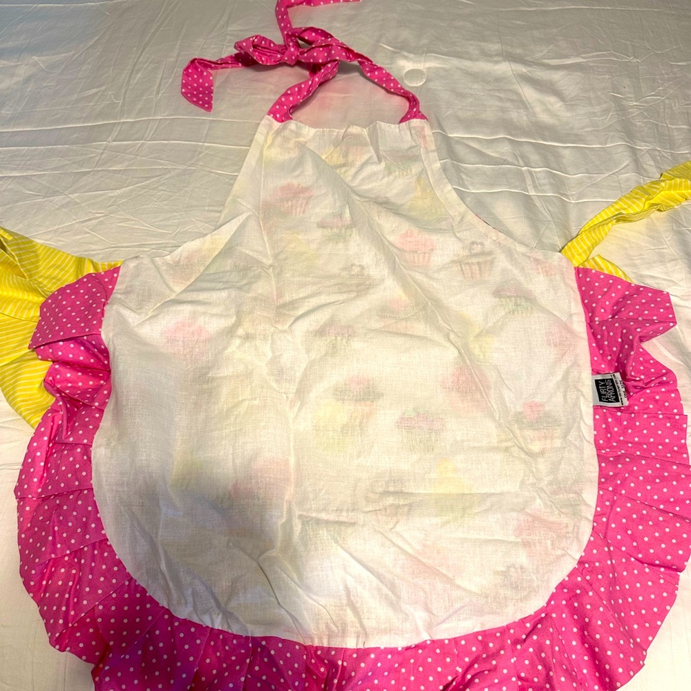 Cupcake Print🧁 Apron Baking - Picture 2 of 4